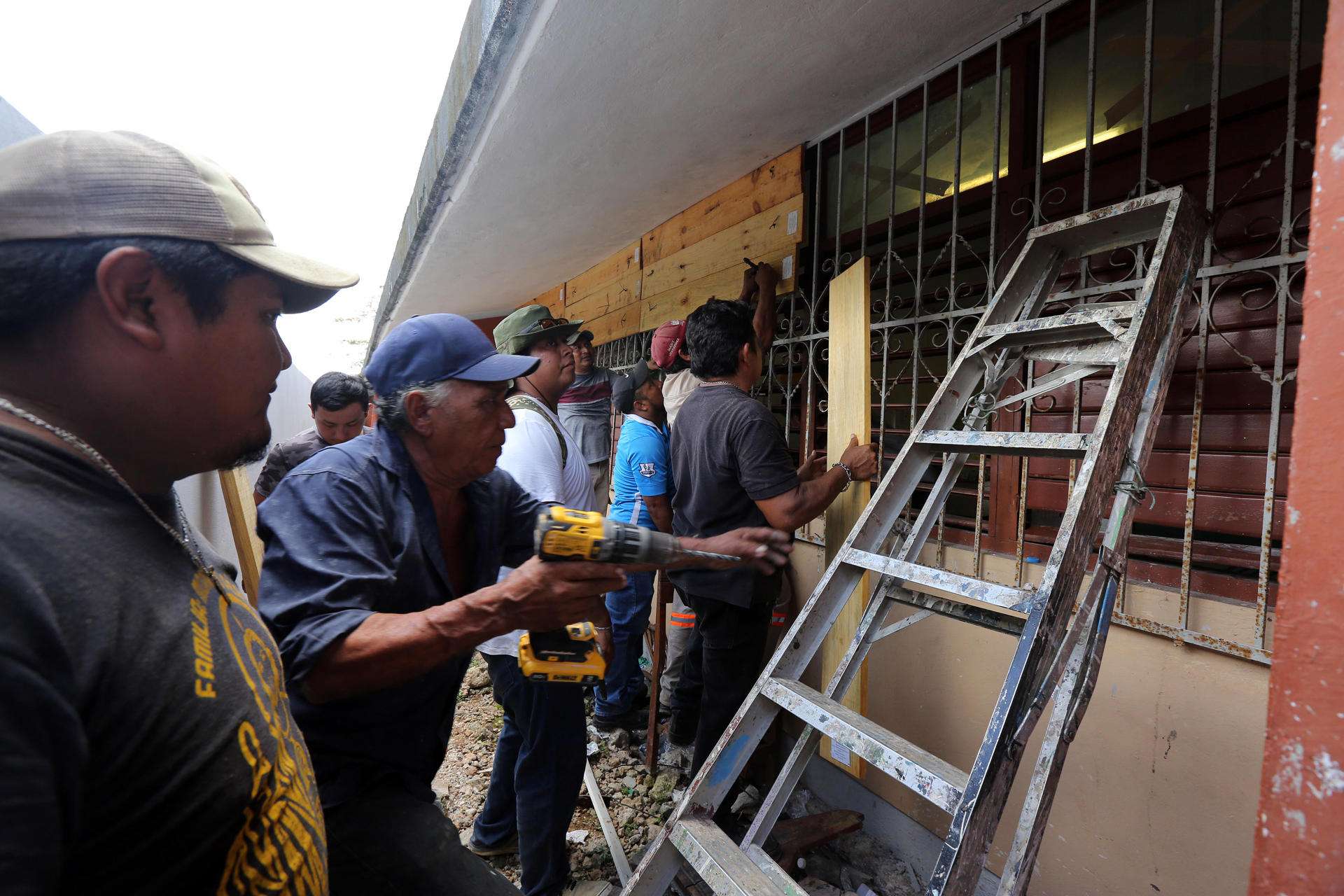 Quintana Roo declara cinco municipios en alerta roja ante aproximación del huracán Beryl