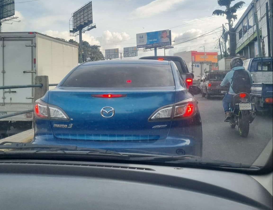 EN FOTOS | Caos vial por accidente en Sumpango llega a San Cristóbal
