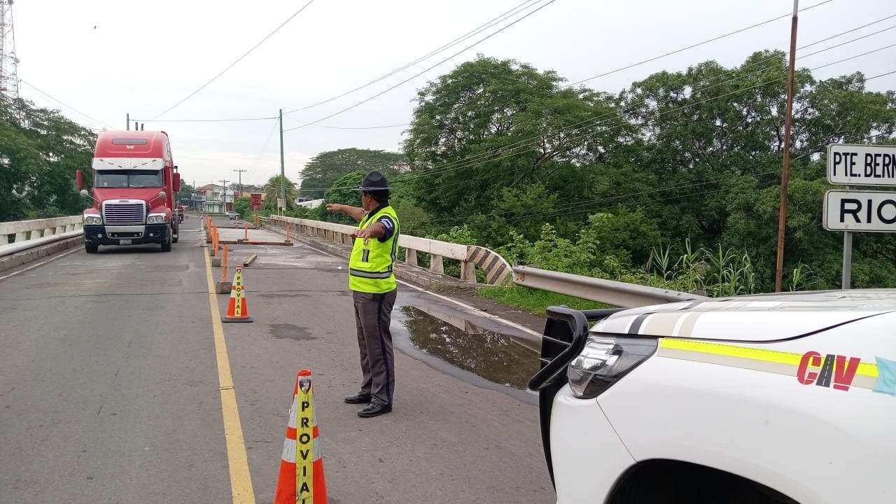 Puentes dañados, hundimientos y accidentes de tránsito, así amanece Guatemala