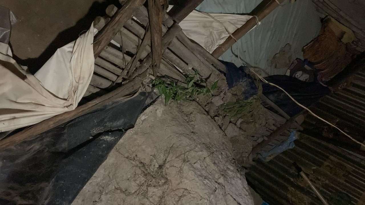 ÚLTIMA HORA | Desprendimiento de rocas en Guastatoya deja viviendas dañadas