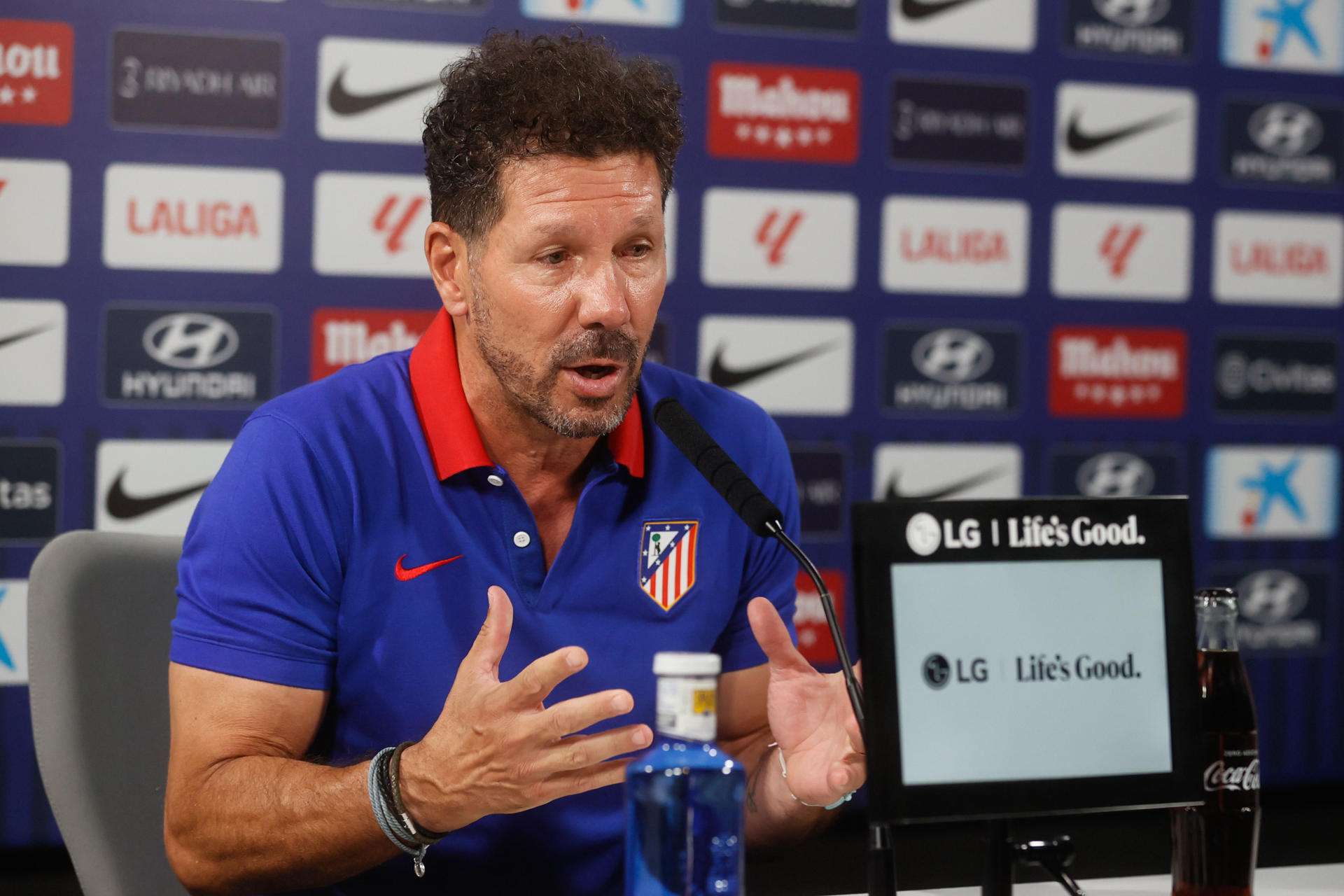 Simeone: "Salvo alguna sorpresa, estaría todo muy bien y la plantilla cerrada"
