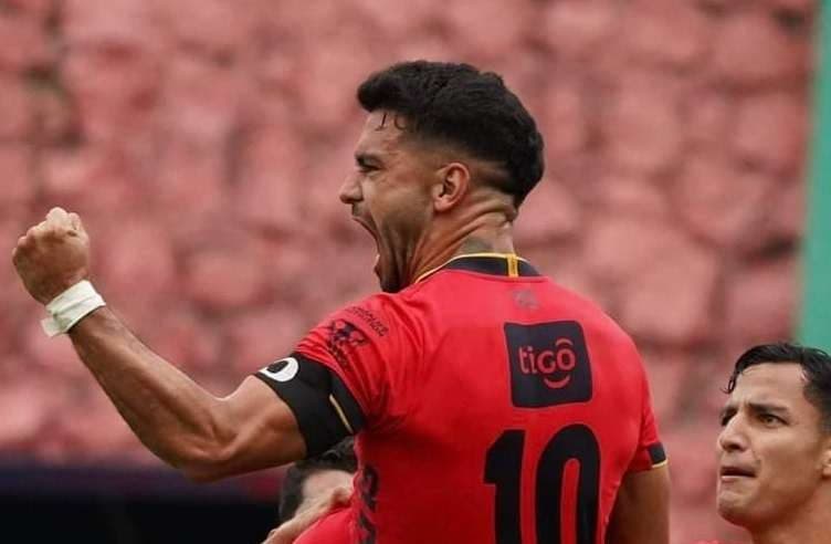 Aficionados rojos se ensañan contra Matías Rotondi y lo funan con memes