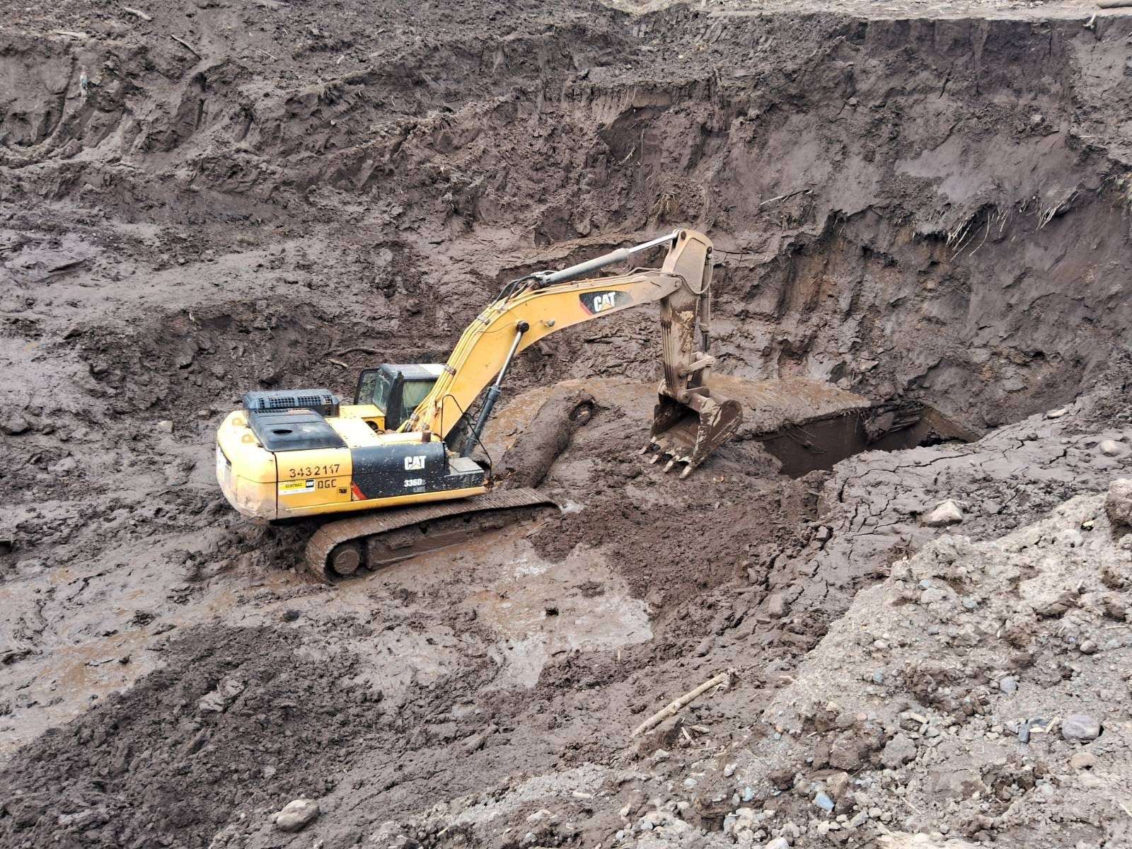 ¡Tubería desbloqueada! Retiran el último árbol que bloqueaba la tubería en el kilómetro 45 de Palín-Escuintla