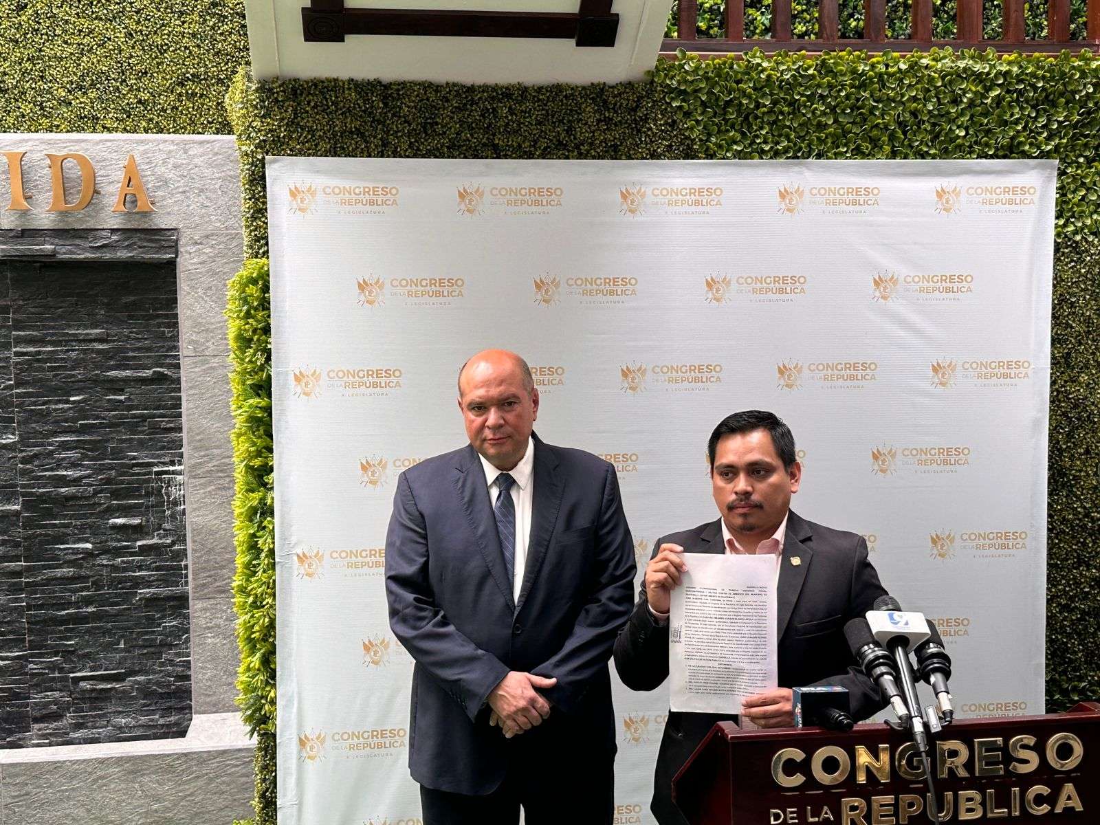 Bancada VOS presenta querella contra funcionarios por incumplimiento de deberes y omisión de denuncias