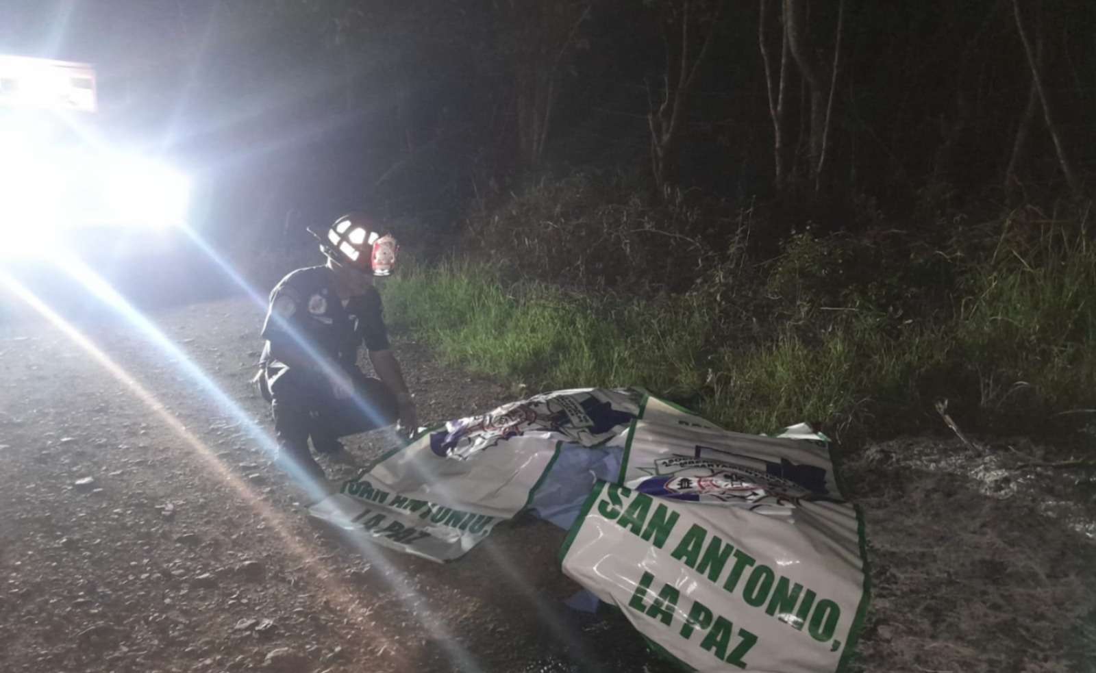 Hallan dos cuerpos calcinados en camino de terracería en El Progreso
