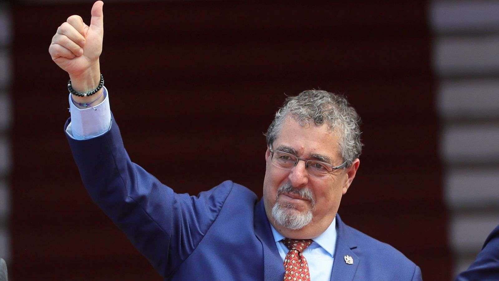 ¿Cómo califica Bernardo Arévalo su desempeño cómo Presidente de Guatemala?