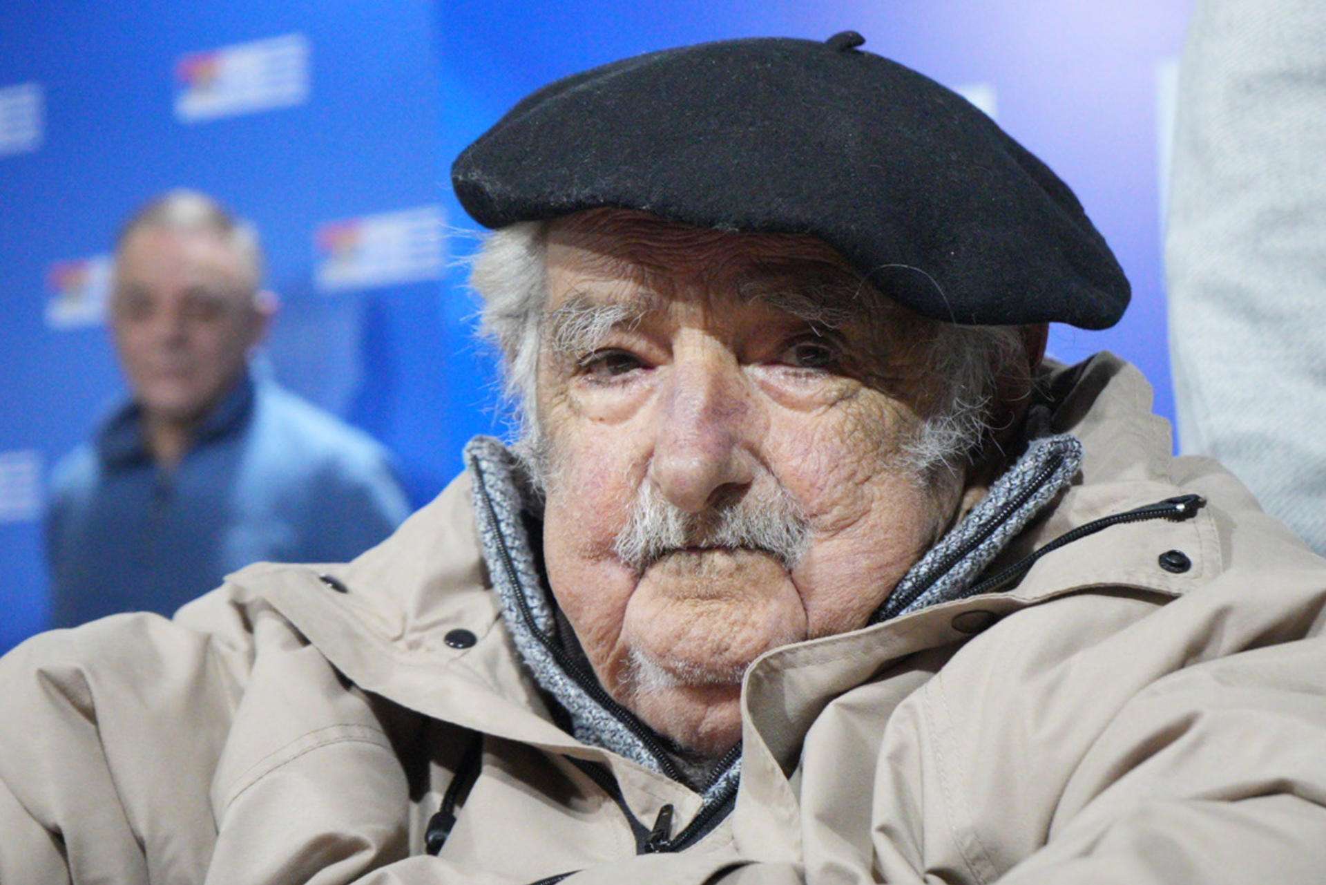Expresidente José Mujica se recupera de una exitosa gastroestomía para alimentación