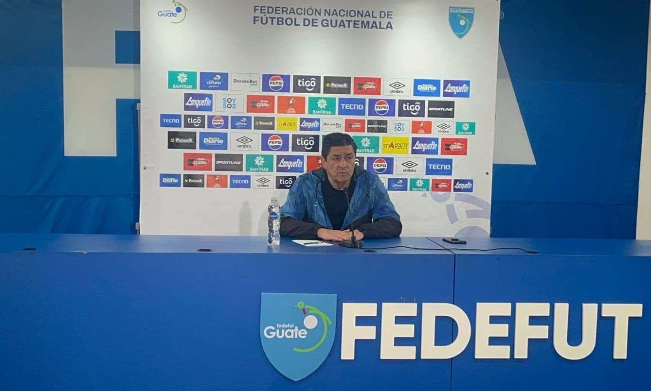 «La cancha está muy buena»: Tena se refiere al estado del césped del Doroteo Guamuch