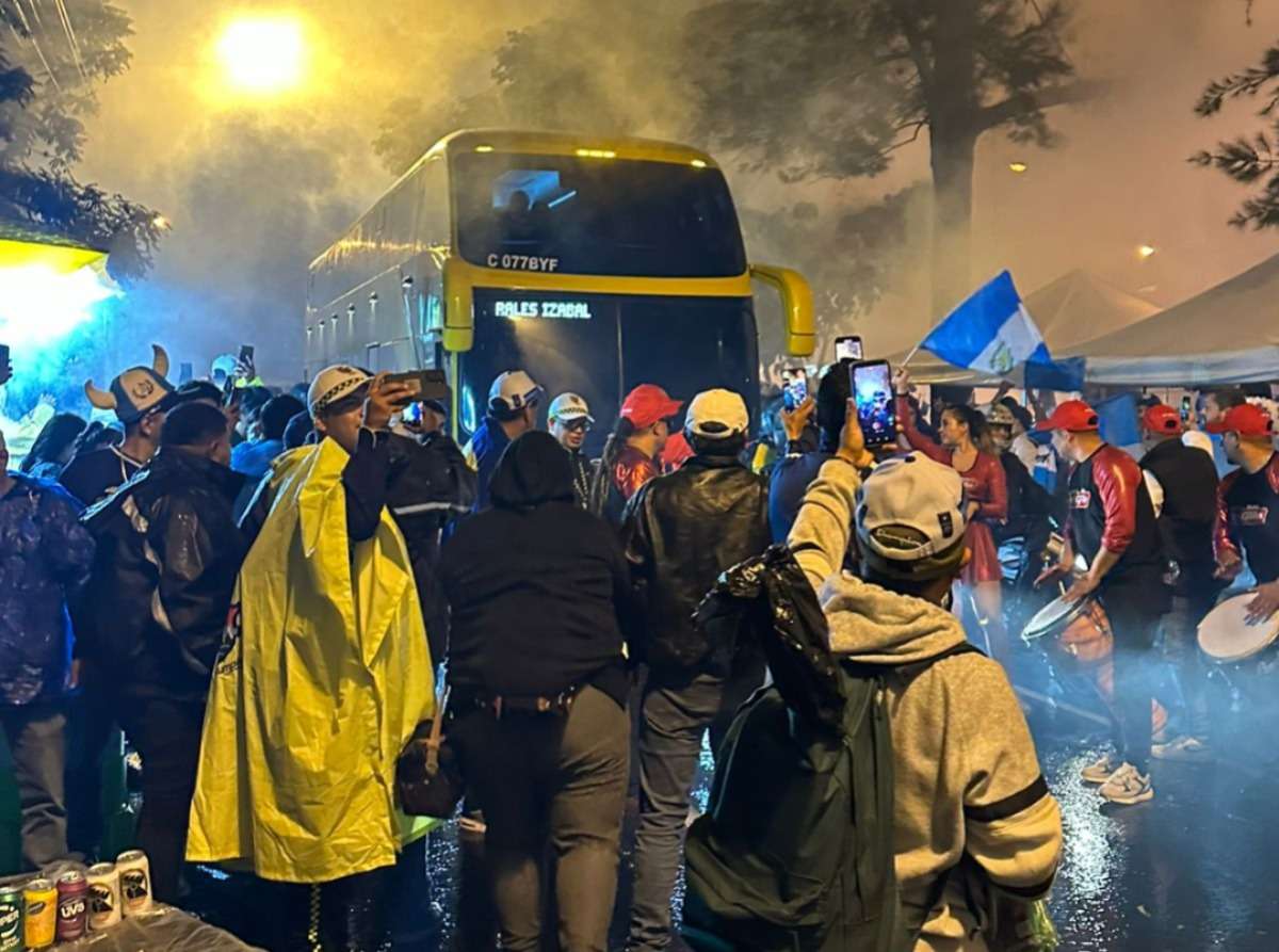 #GuateXLaRed | Llega al Doroteo Guamuch Flores la Selección Nacional de Guatemala