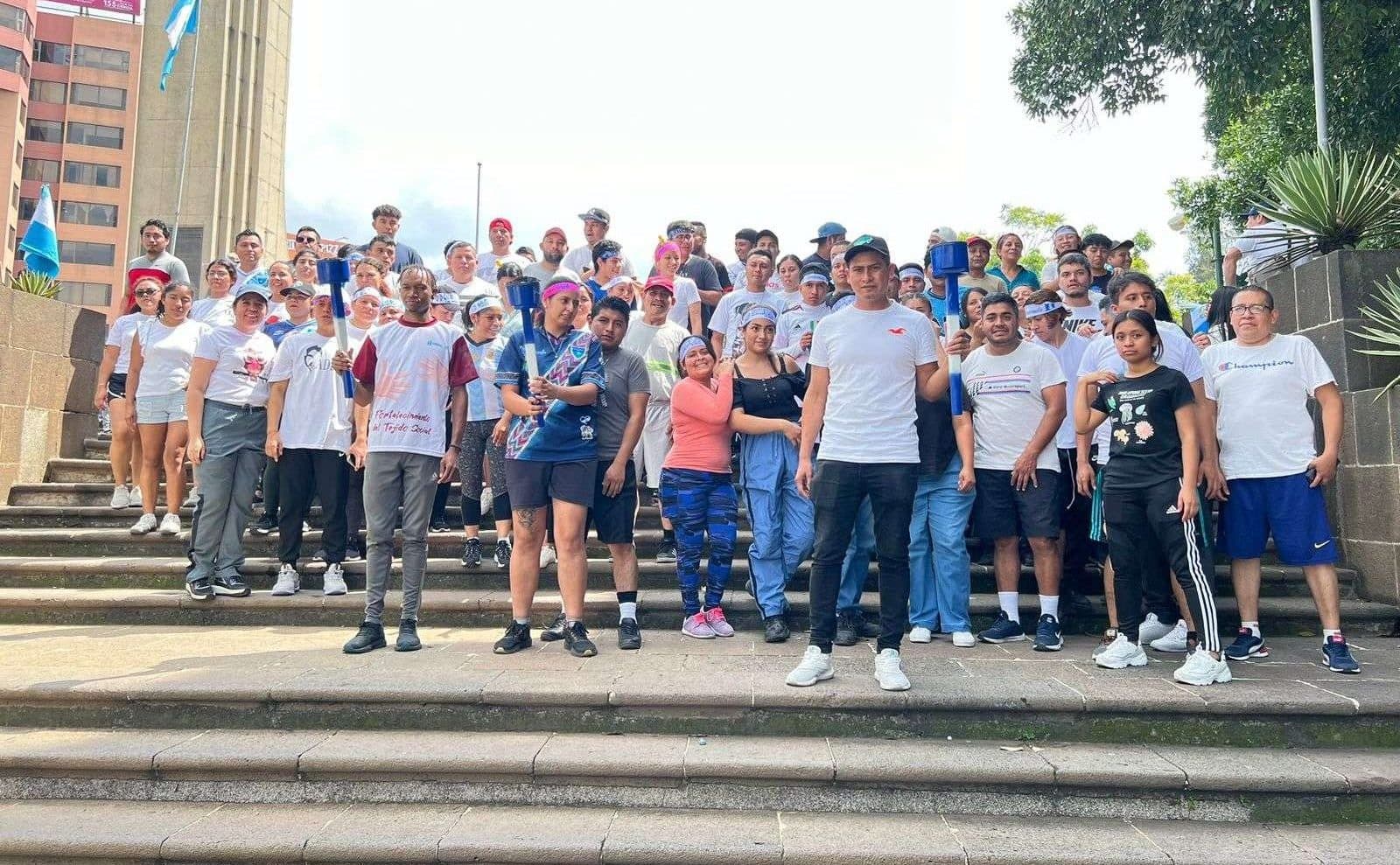 Mil 800 grupos de guatemaltecos encenderán sus antorchas en el Obelisco