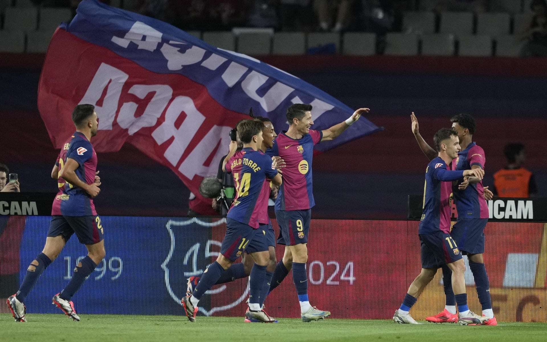 Lewandowski le da la victoria a un Barça que mantiene paso perfecto en LaLiga