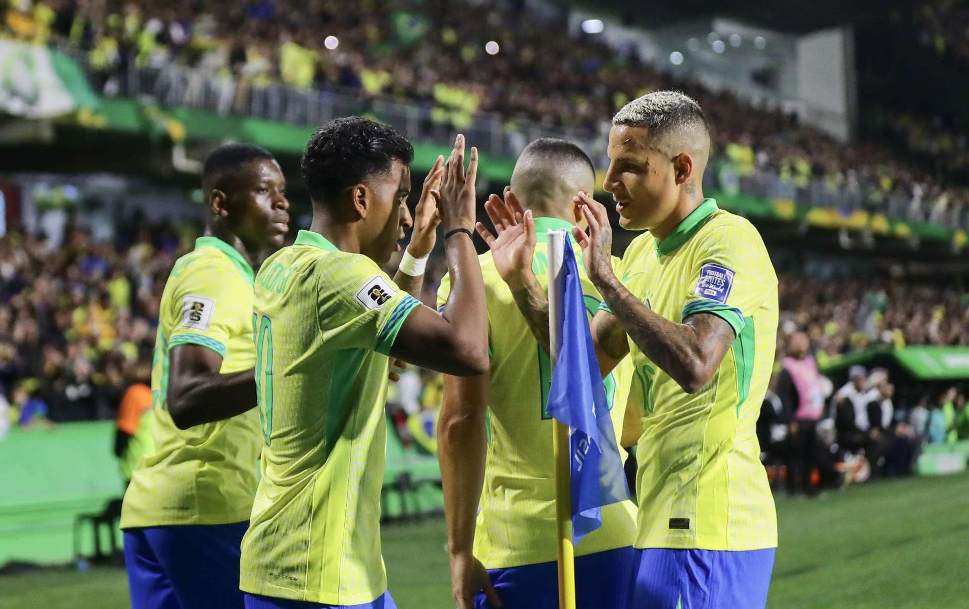 Brasil asciende al cuarto lugar y le gana con gol de Rodrygo a una difícil Ecuador