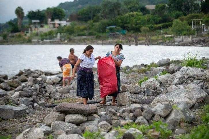 Indígenas de Guatemala buscan alternativas para cuidar sus ríos y lagos