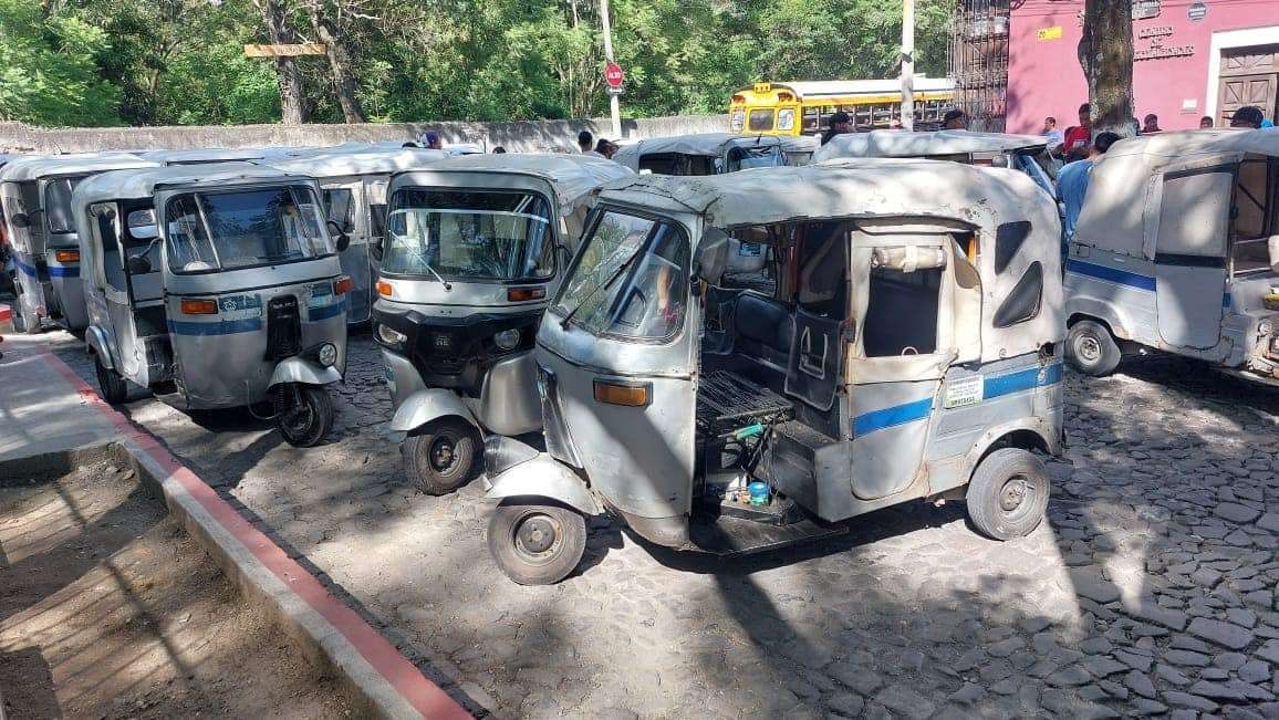 Conflicto entre mototaxistas y muni de La Antigua causa bloqueos