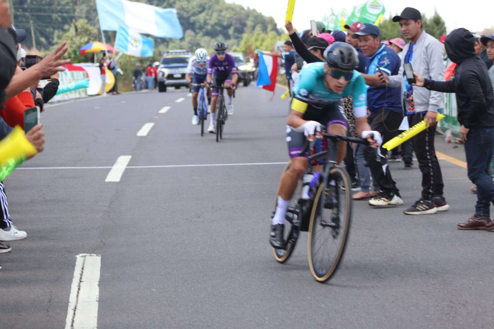 Colombiano Jhonatan Chaves gana premio de montaña en la Cumbre de Alaska