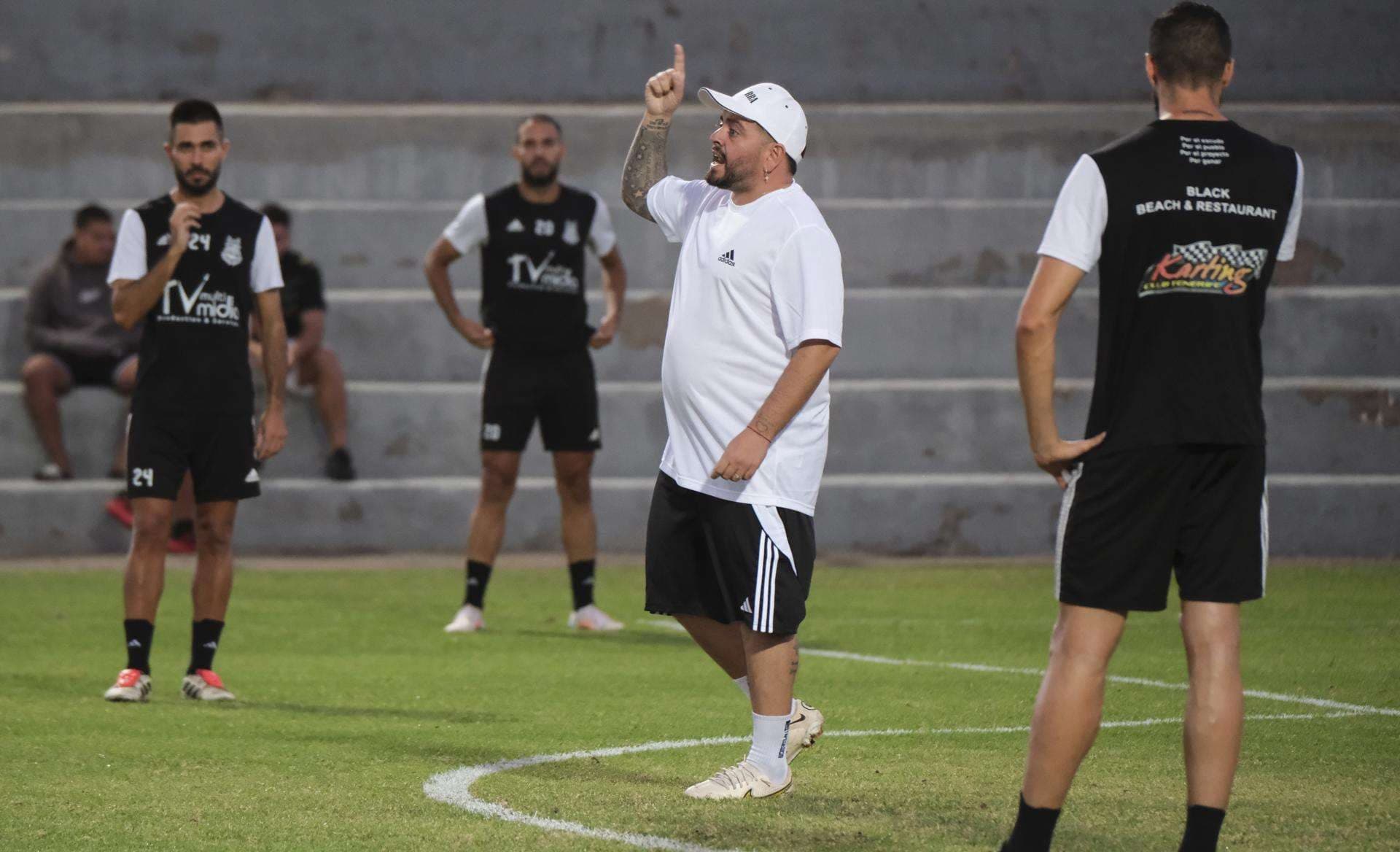 El hijo de Maradona llega a Tenerife: «Olvídense de mi apellido y vamos a trabajar»