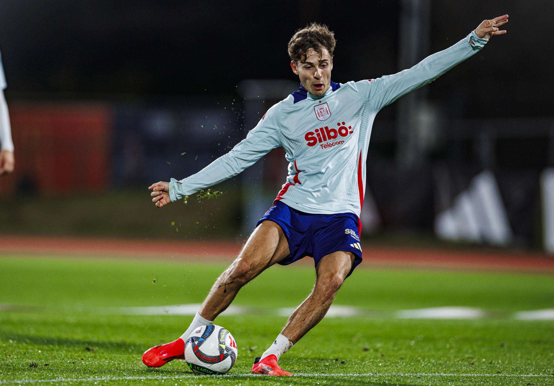 Rodrigo Riquelme sustituirá a Lamine Yamal ante Serbia