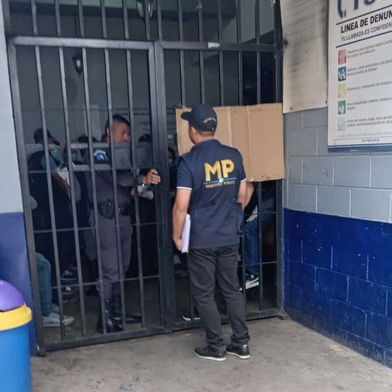 Hallan celulares y droga en Centro Preventivo de Quiché