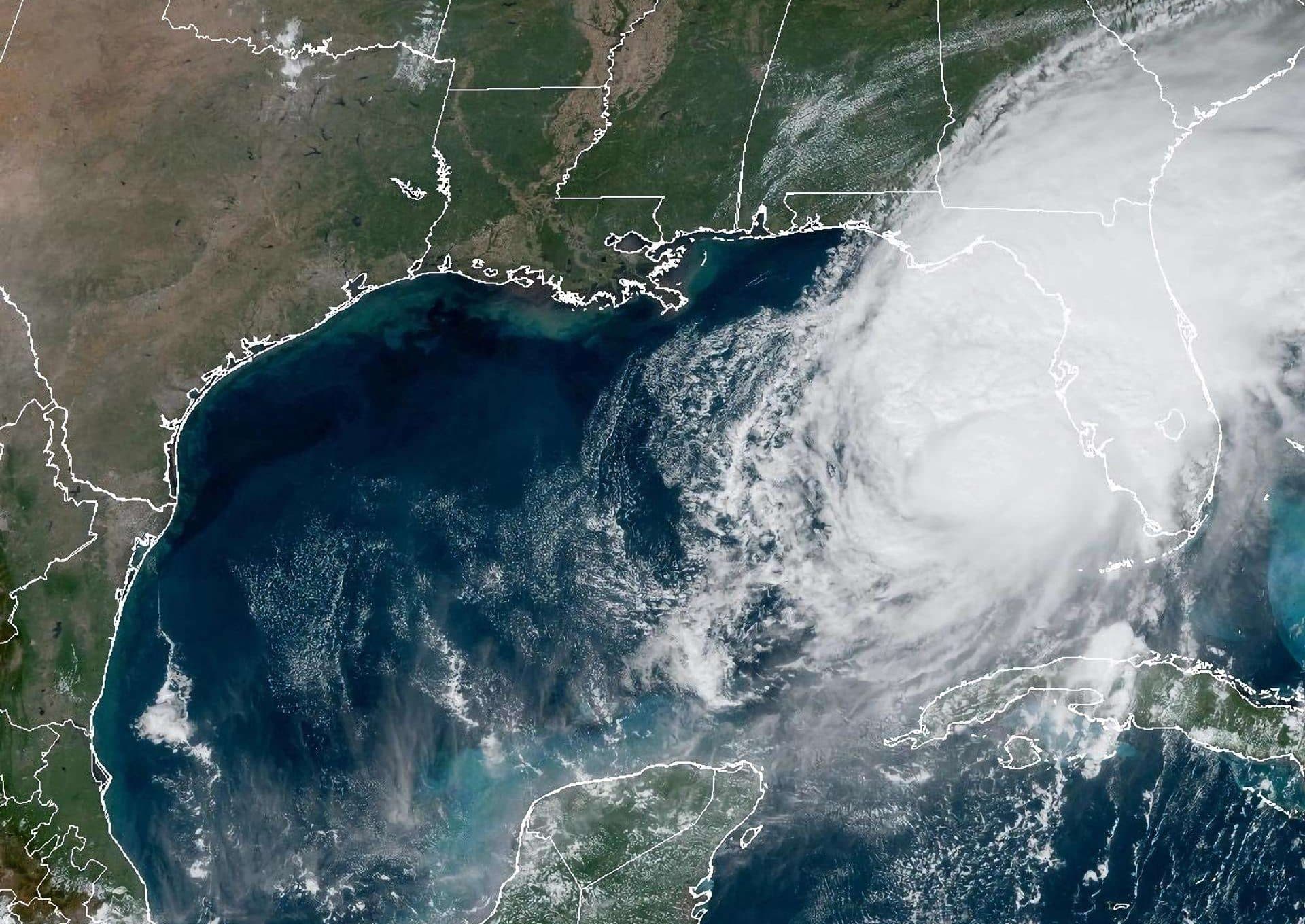 Más de 30 mil refugiados por el huracán Milton, que empieza a sentirse en Florida