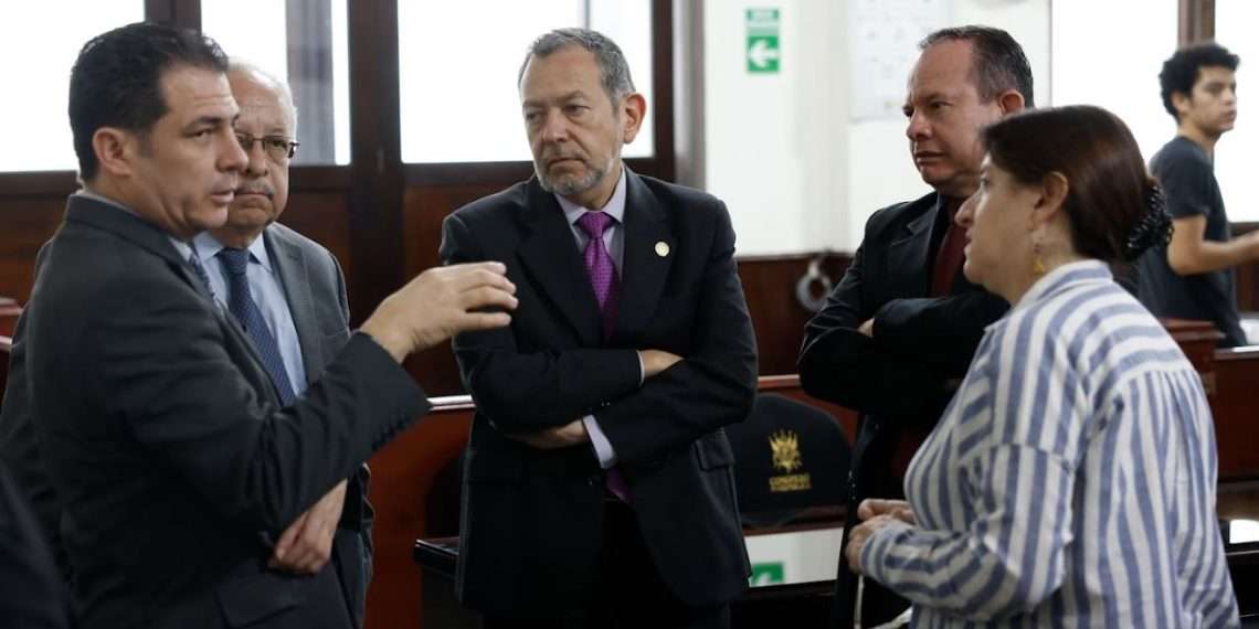 Demoras en el Congreso frenan interpelación de ministros