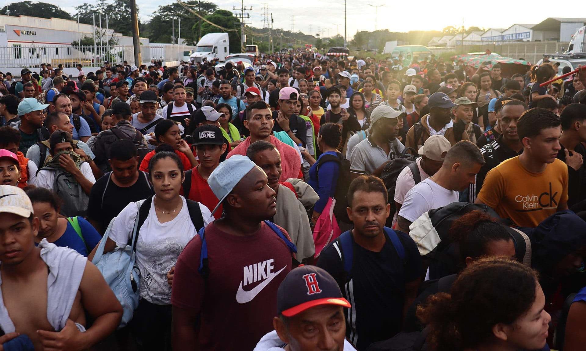 Una caravana migrante parte del sur de México con la meta de llegar a EE. UU. antes de Trump