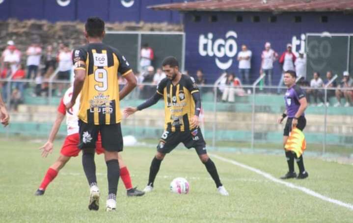 Fiesta de goles: serie entre Aurora FC y Atlético Mictlán queda abierta
