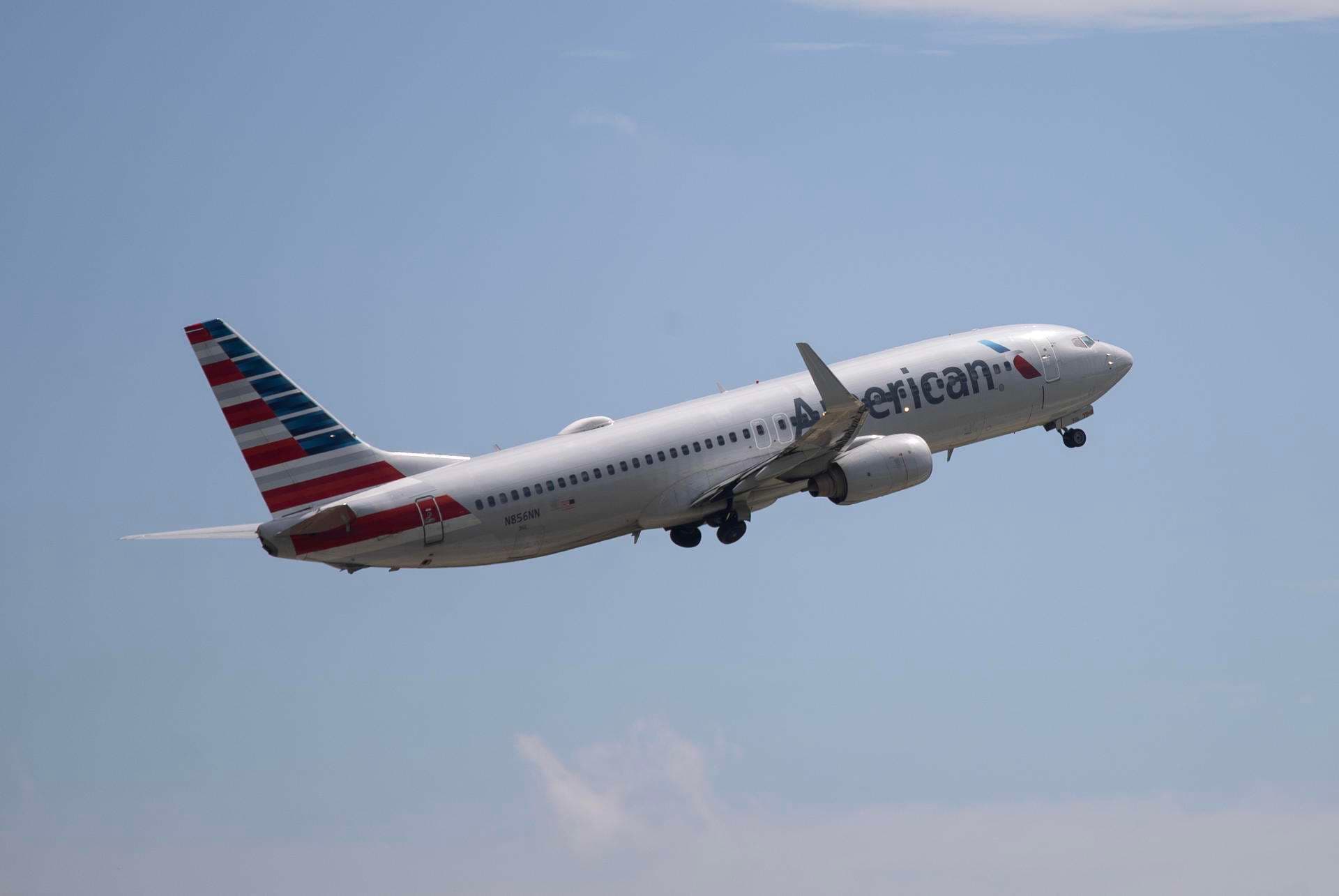 American Airlines suspende por tres meses vuelos a Haití tras ataque a uno de sus aviones
