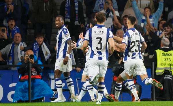 La Real Sociedad tumba a un Barcelona irreconocible