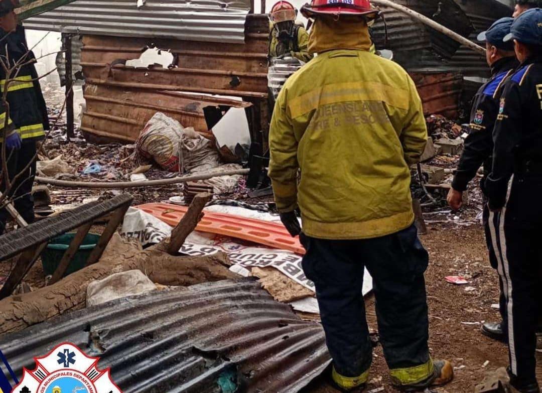 Dos niños mueren en incendio en fábrica de cohetillos en Sacatepéquez
