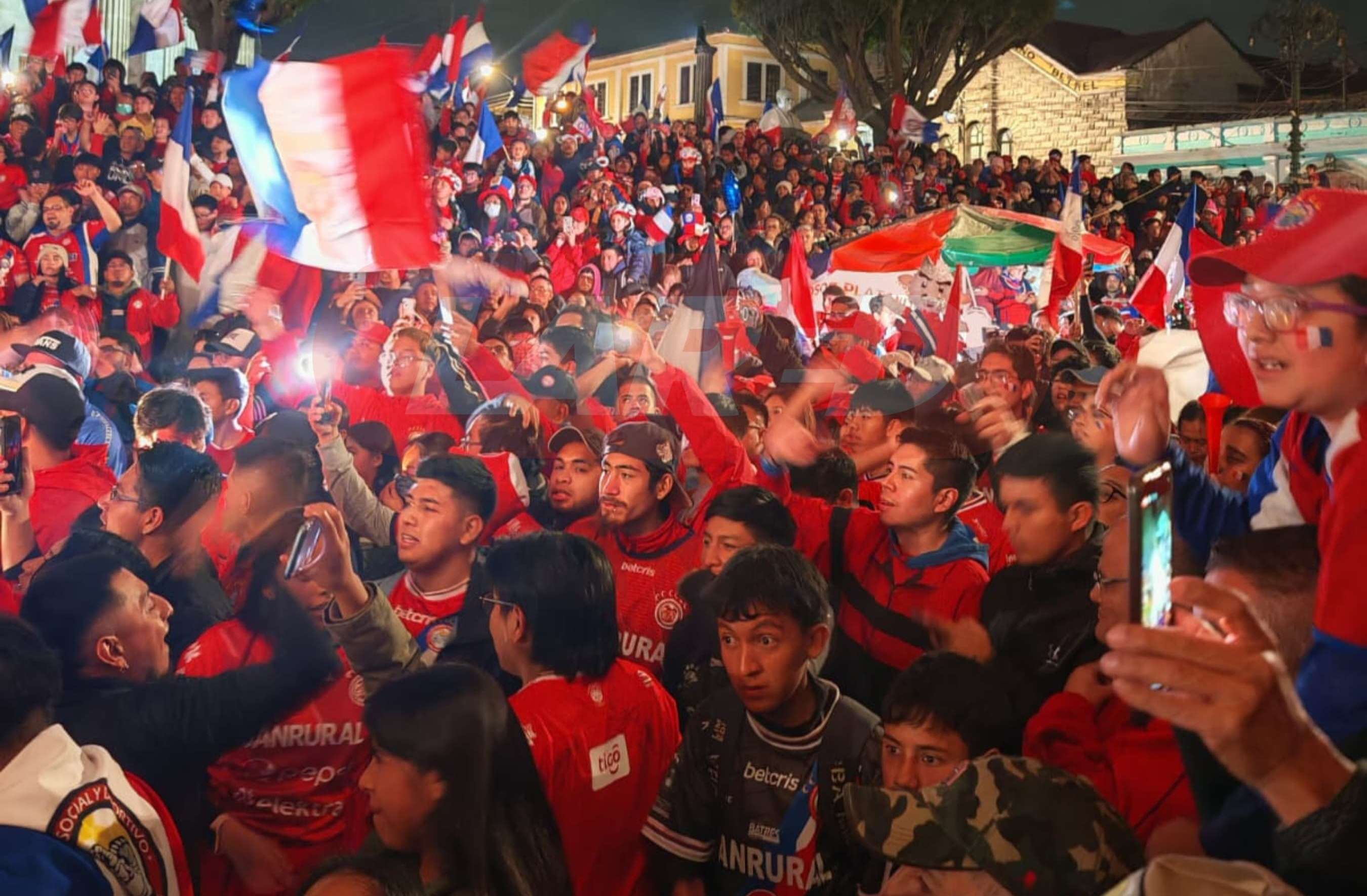 EN VIDEO | Así se vive el banderazo a Xelajú MC previo a la gran final