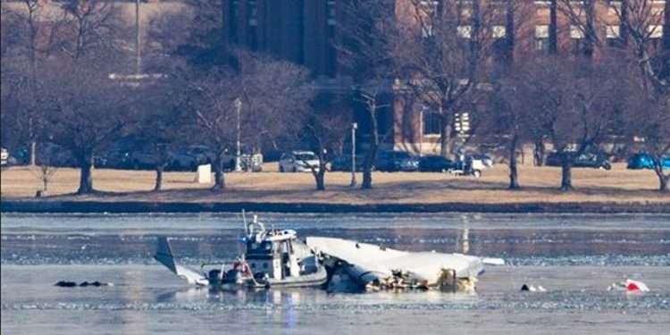 EN VIDEO | Nuevas imágenes muestran cómo fue el choque del avión y helicóptero en Washington