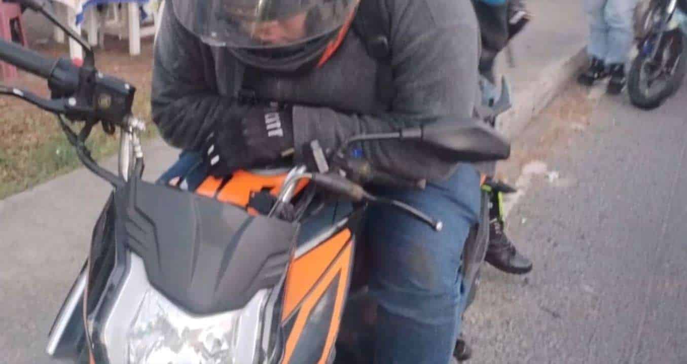Motorista herido busca auxilio en zona 13 tras accidente