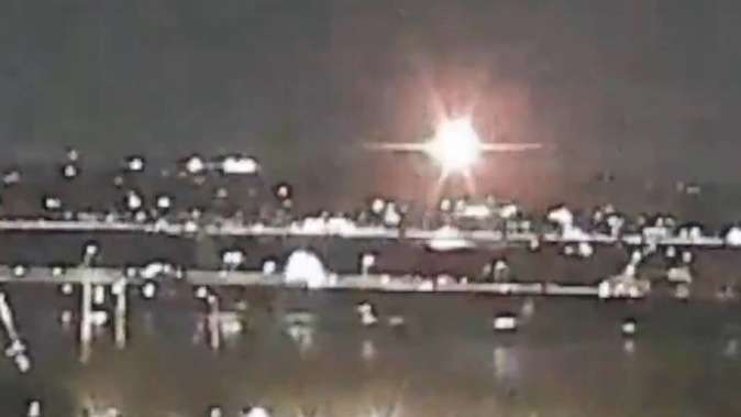 Tragedia aérea en Washington: un avión de American Airlines se estrella en el río Potomac tras chocar con un helicóptero