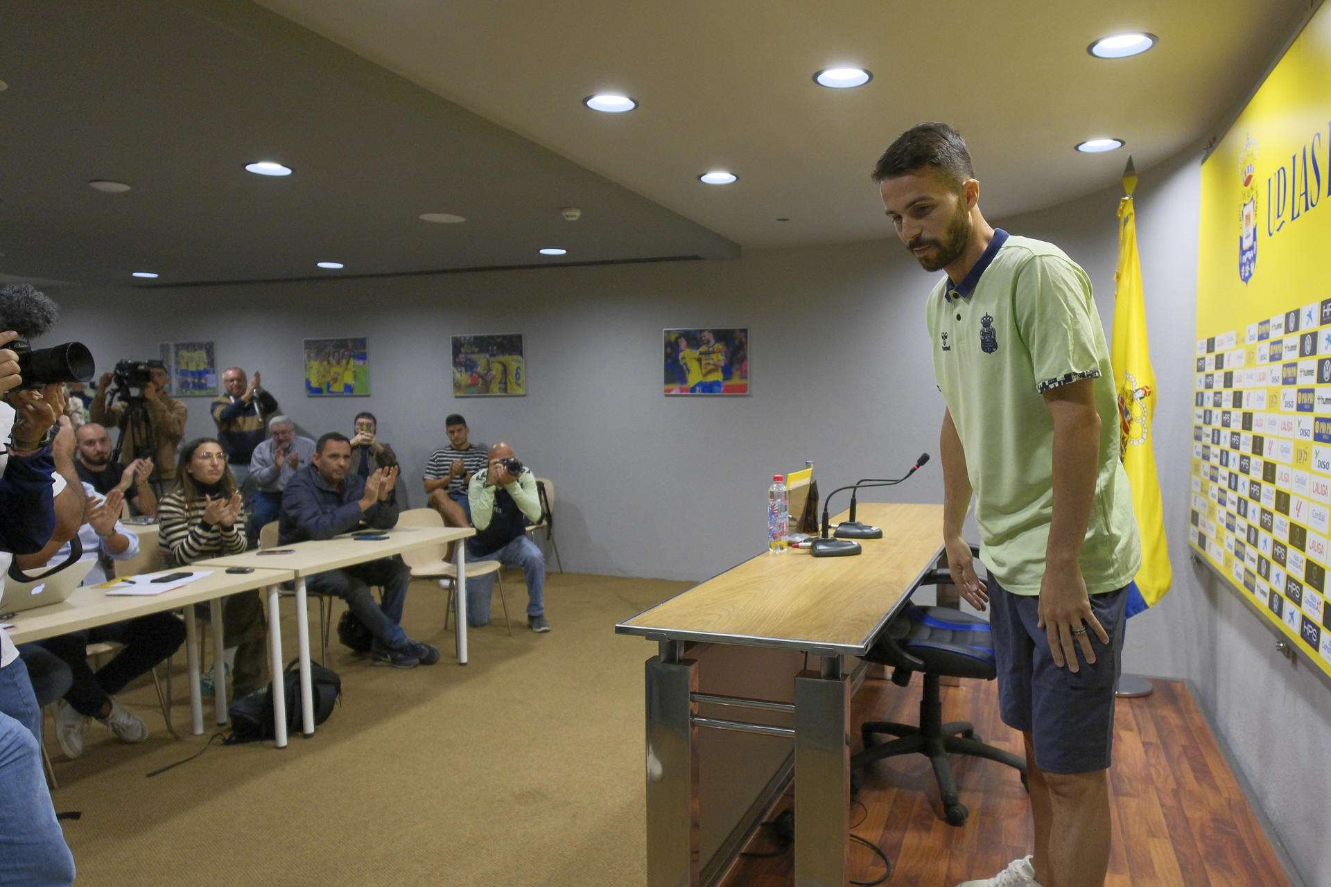 Futbolista español recae del cáncer y no jugará más esta temporada