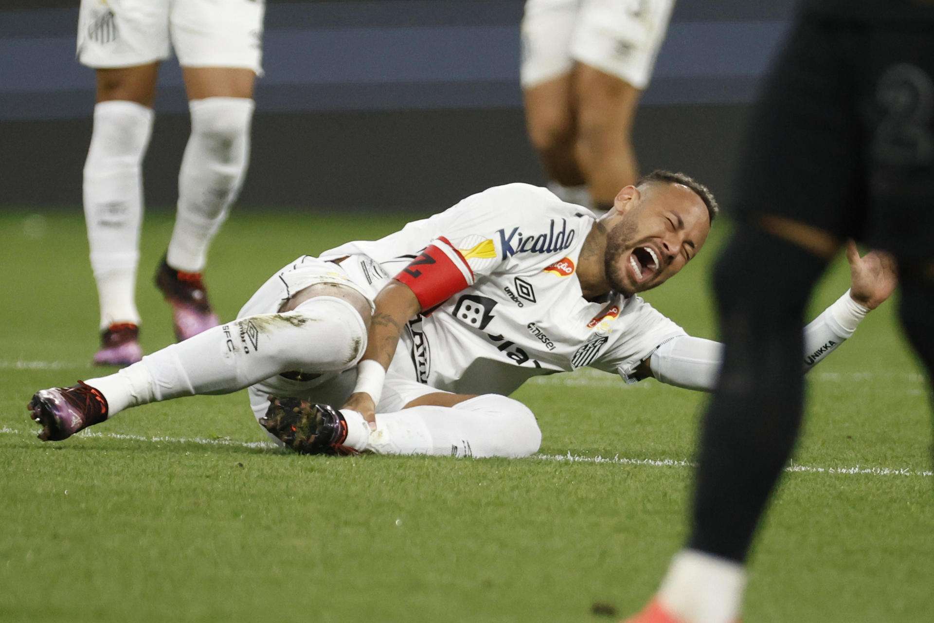 Neymar sufre su primera derrota en Brasil ante el Corinthians de Memphis Depay