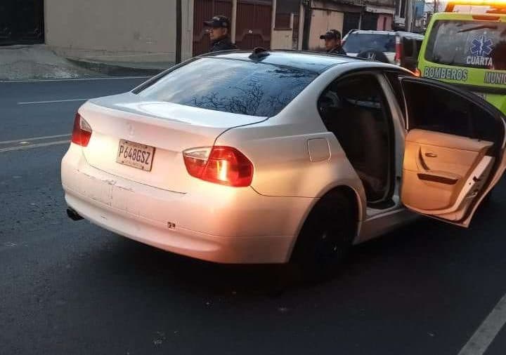 Ataque armado en vehículo deja un hombre muerto y una mujer ilesa en zona 7