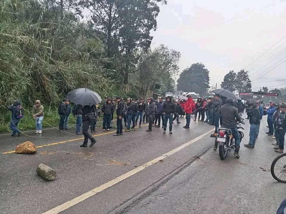 ¿No hay paso en Purulhá? Comunidades exigen mantenimiento de la RD20