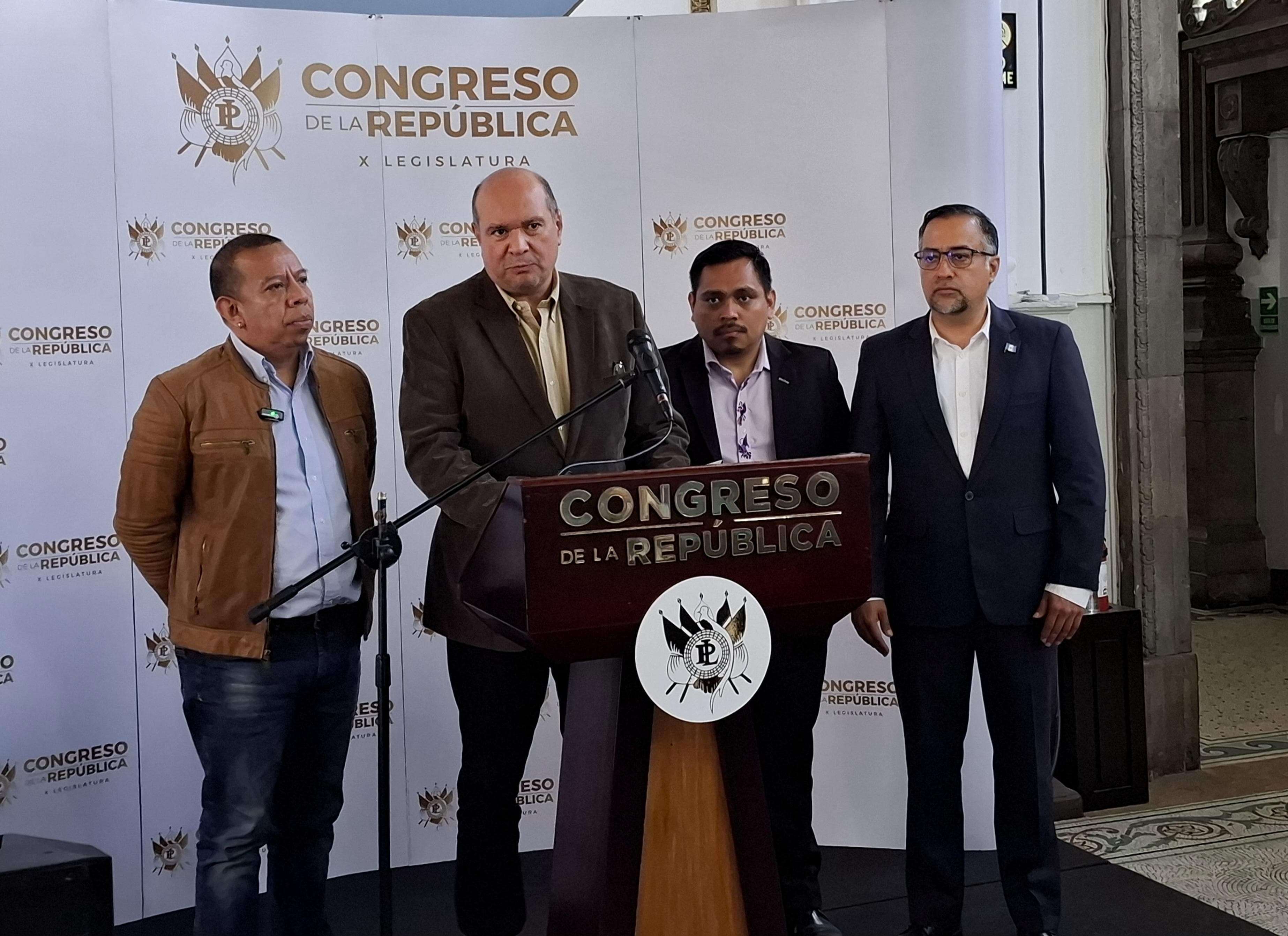 Con más de Q2 mil millones en juego, VOS presenta ley para asegurar pensiones a jubilados