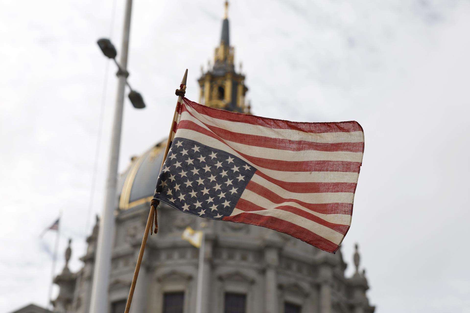 Trump y Musk muestran un frente unido en Fox y abogan por reducir la burocracia de EE.UU.