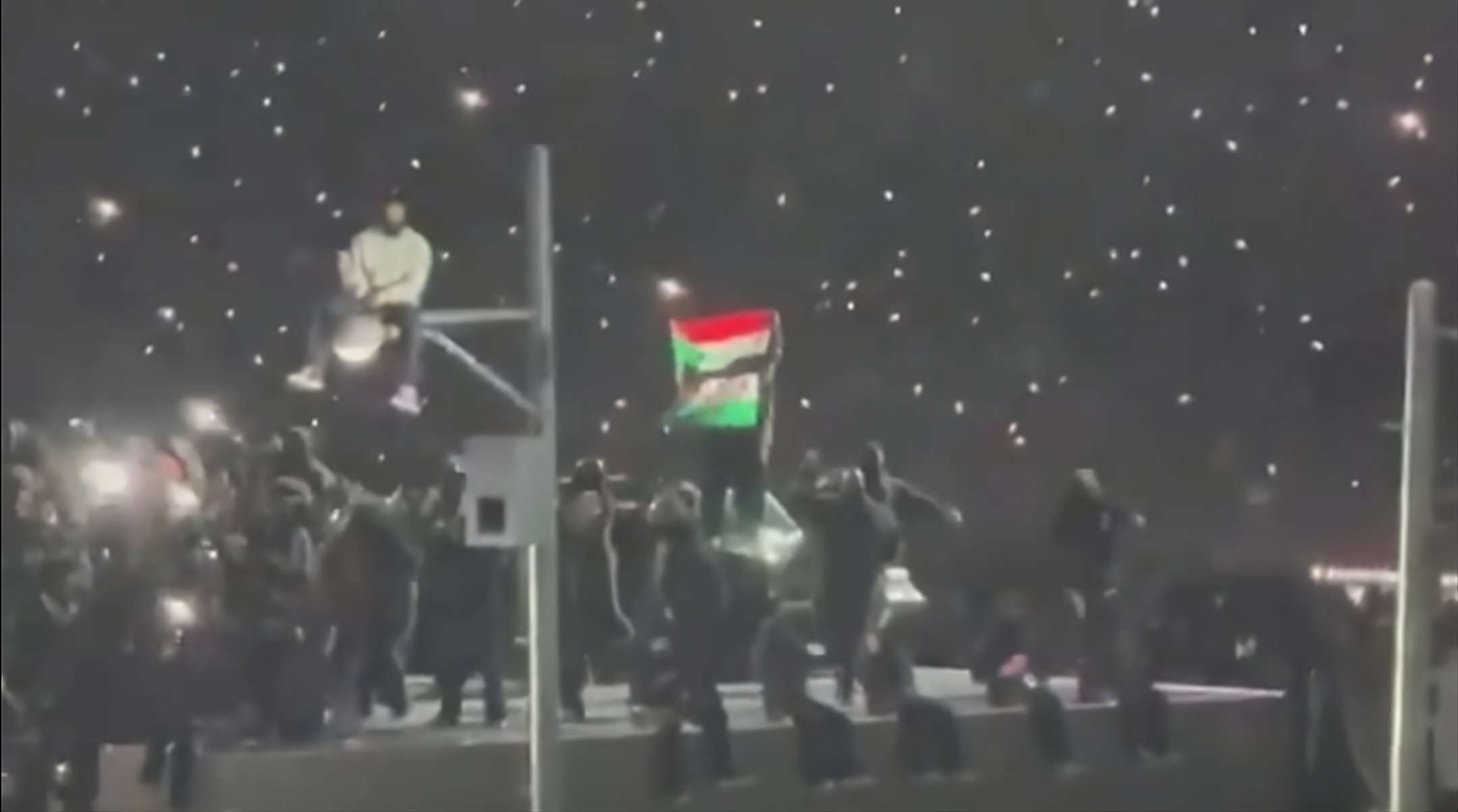 EN VIDEO | Manifestante interrumpe show de Kendrick Lamar en el Súper Bowl