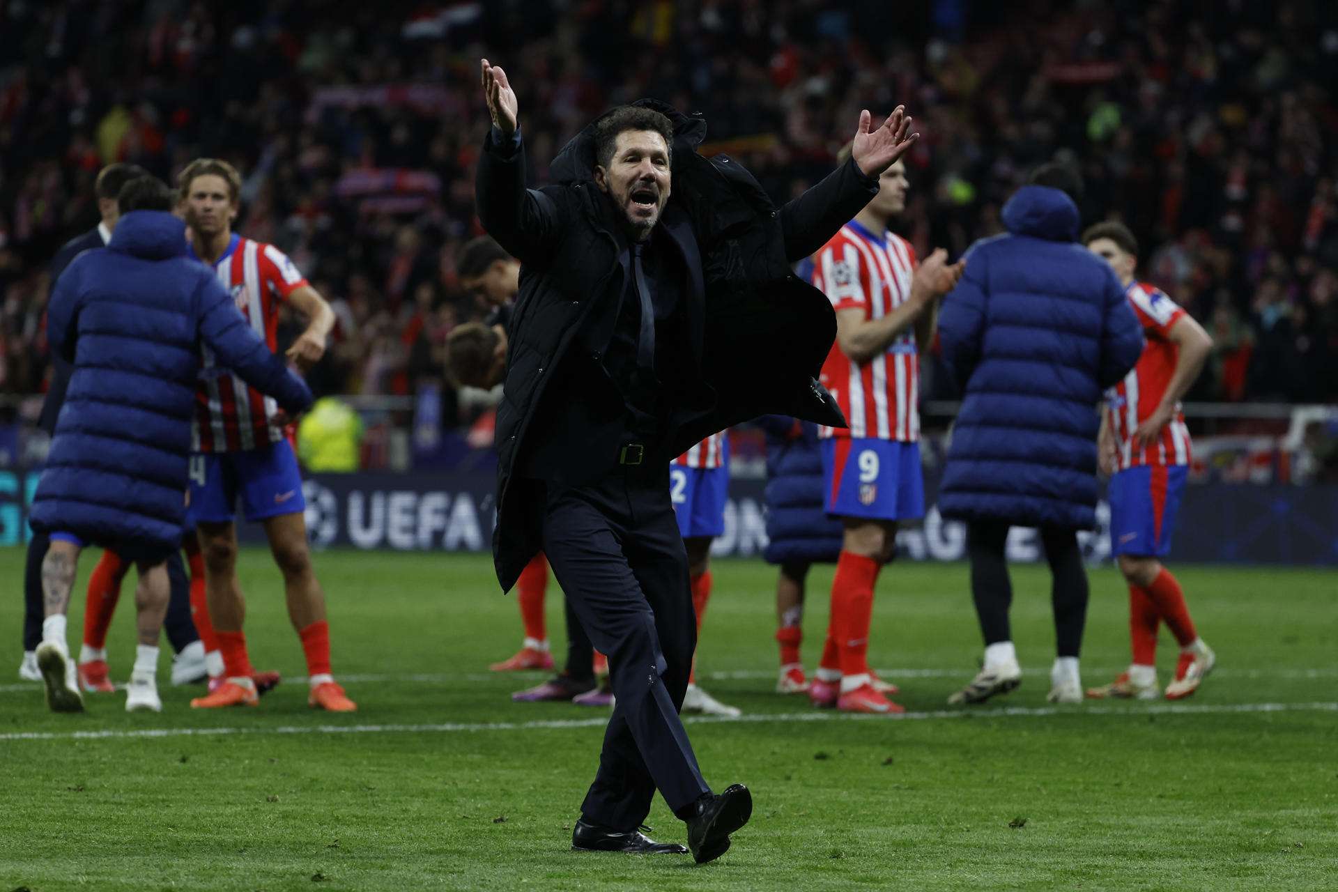 Simeone: «Que levante la mano quien vio que Julián toca dos veces el balón»