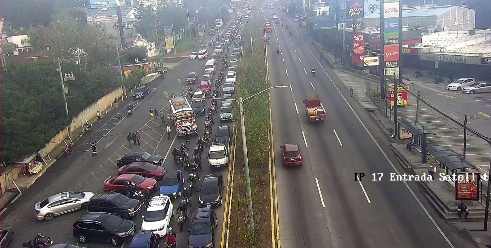 Accidente en la Calzada Roosevelt deja largas filas de vehículos y caos vial