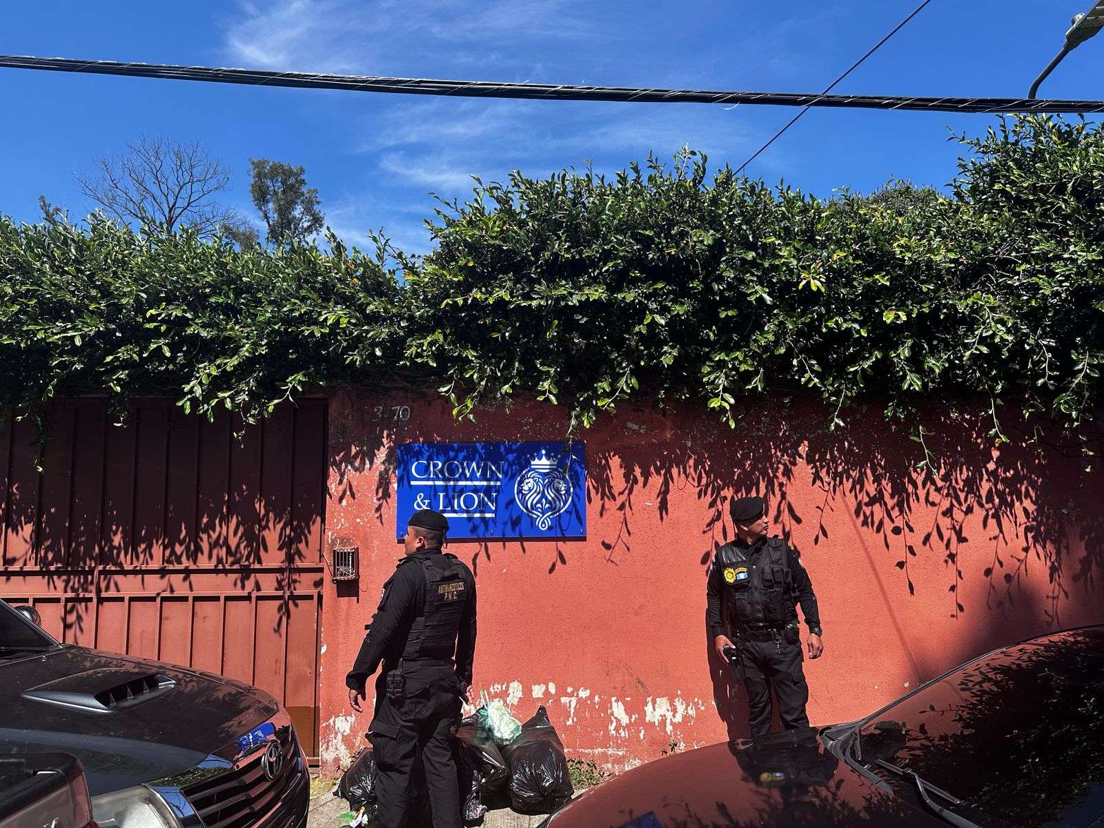 ¿Quién compró la camioneta de lujo? Fiscalía allana empresa y secuestra evidencia