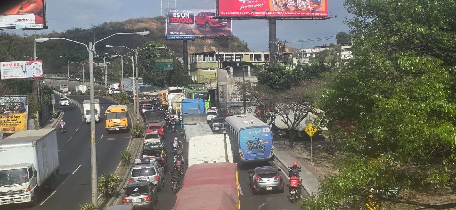 ¿Congestión total en ruta al atlántico? Tres carriles paralizados en dirección a la capital