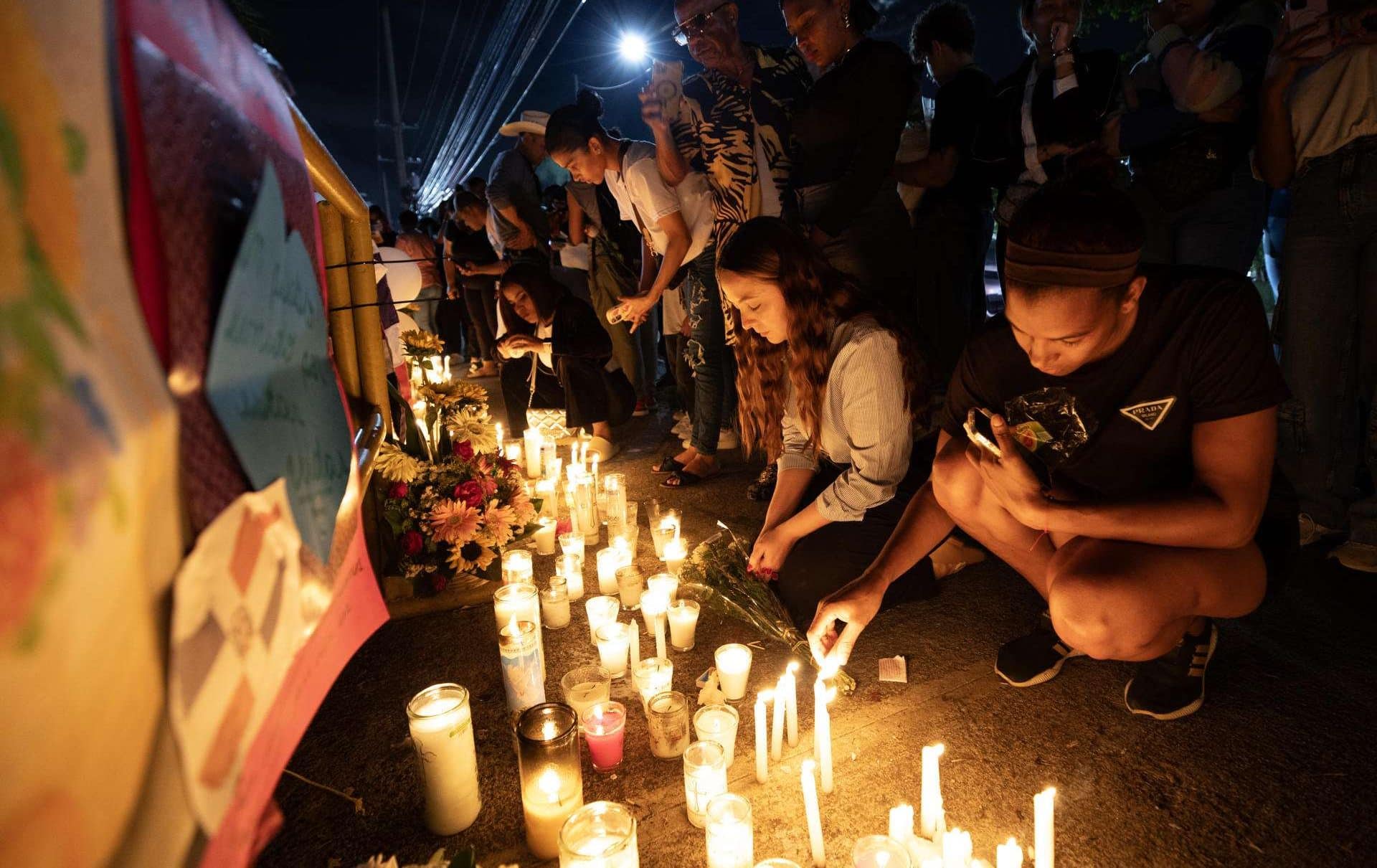 Decenas de personas honran a víctimas de derrumbe en discoteca Jet Set de Santo Domingo