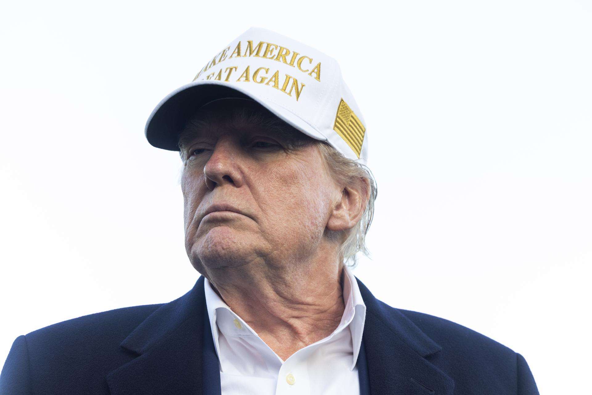 Trump culpa a Biden de la contracción del PIB y niega la responsabilidad de sus aranceles