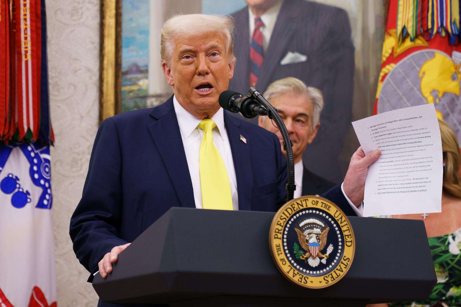 Trump sugiere recortes de impuestos para ingresos inferiores a 200.000 dólares anuales