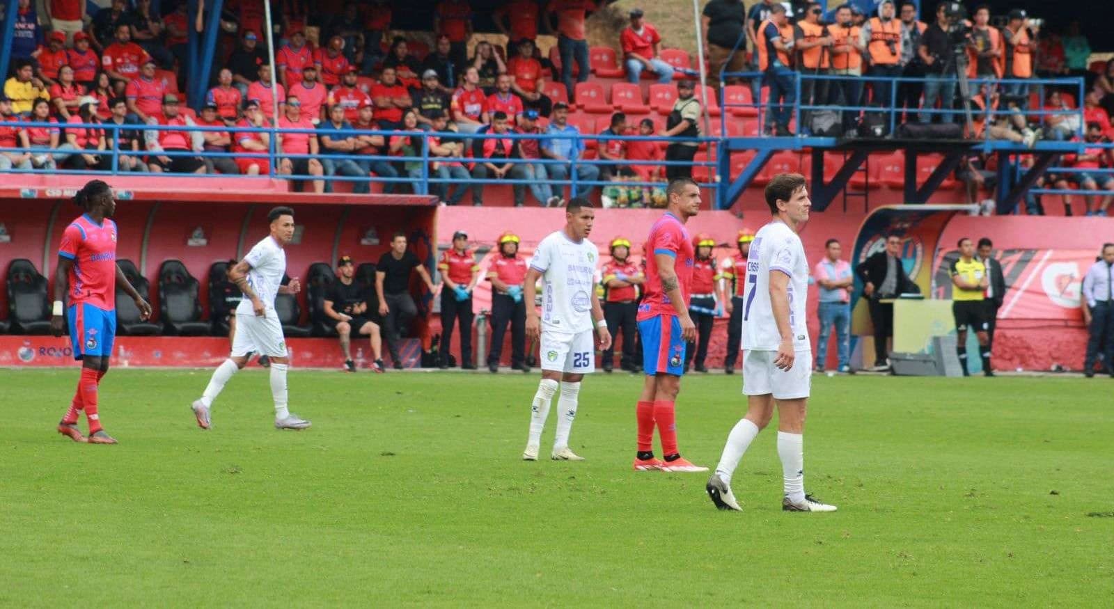 Cómo llegan los Cremas y los Rojos al segundo clásico del Clausura 2025