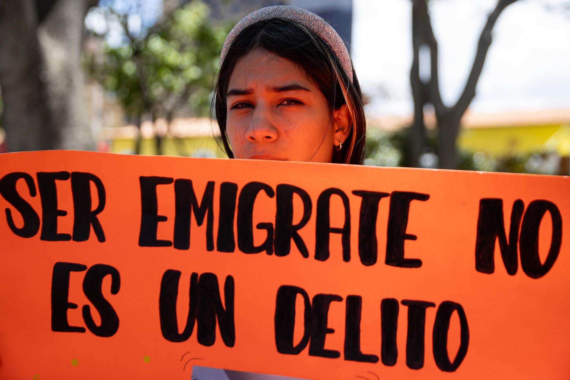 Indocumentados afrontan el dilema de inscribirse o no en el registro impuesto por Trump