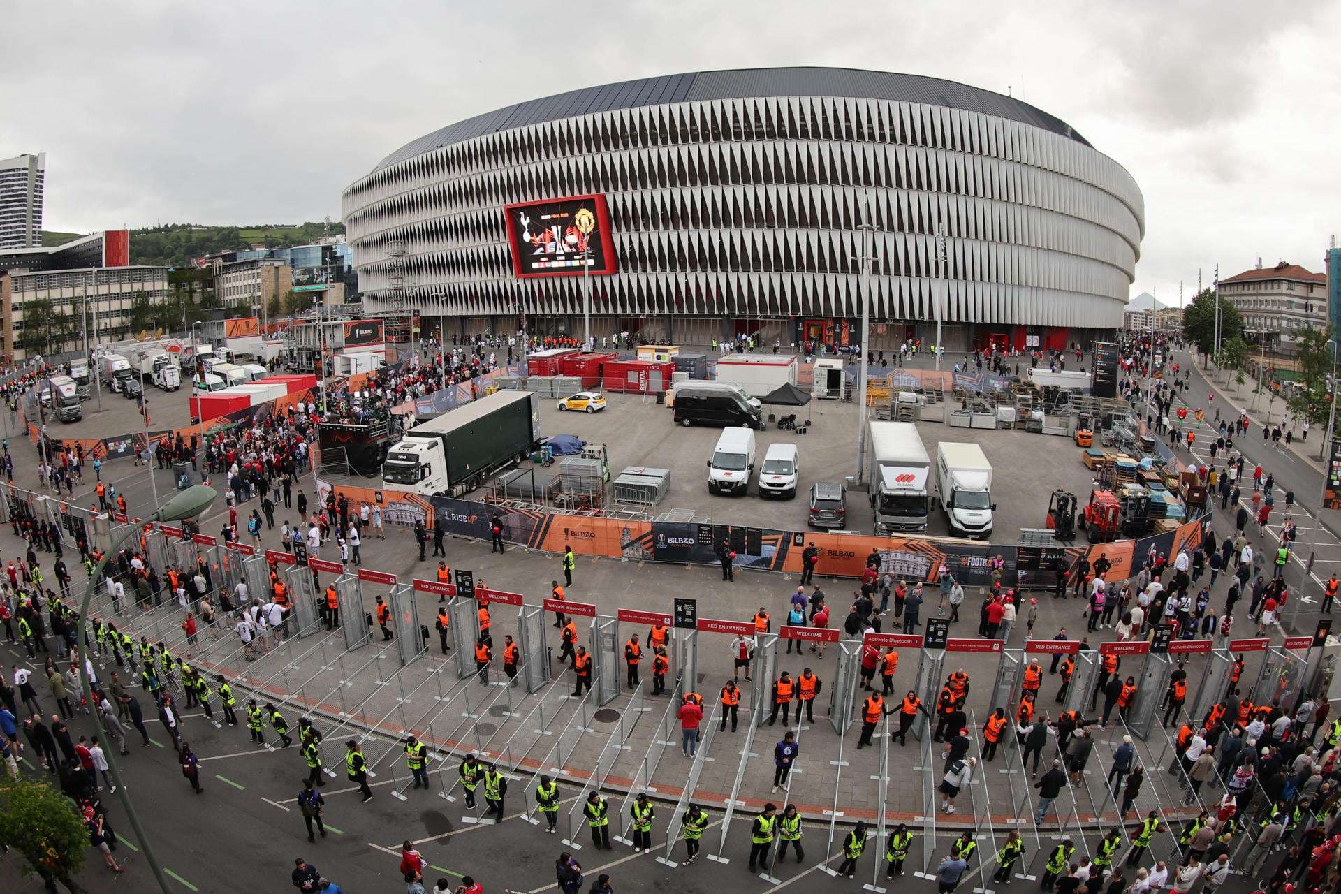 Tres hinchas ingleses detenidos en Bilbao, dos tras una pelea y otro por daños